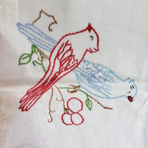Vtg Hand Embroidery Table Topper Tablecloth Floral Birds Delicate Lace trim 30" - Picture 7 of 12